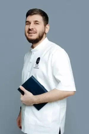 Врач Туралиев Руслан Бекбулатович